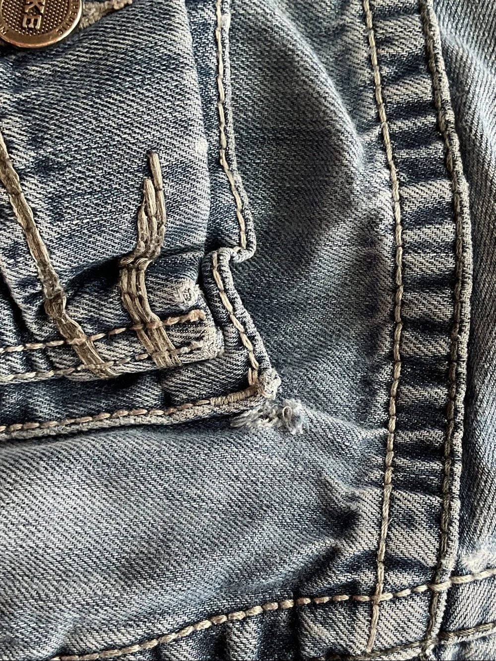 Men's BKE Denim “Derek” Light Blue Straight-Leg Jeans *small hole-back pockets